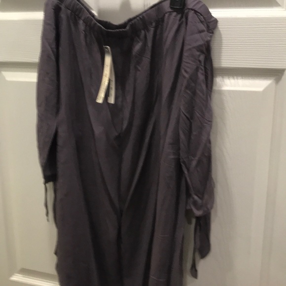 Light weight off shoulder tunic - Picture 2 of 2